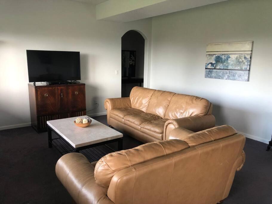 2 Bedroom Suite: Views, Private Entrance, Evchgr Amity Kültér fotó